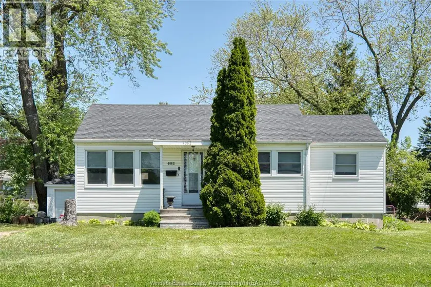 Detached at 4062 ROSELAND DRIVE East, Windsor