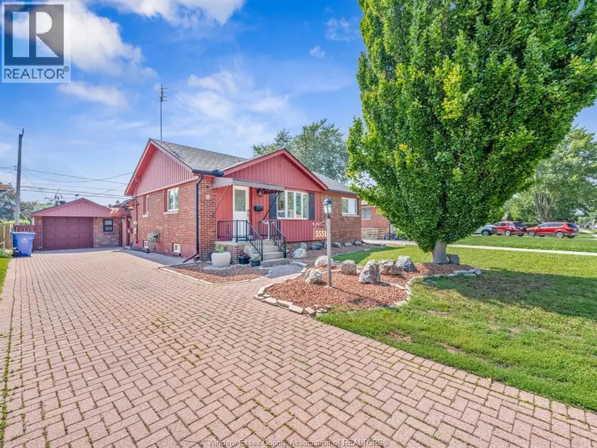 Detached at 3551 DOMINION BOULEVARD, Windsor