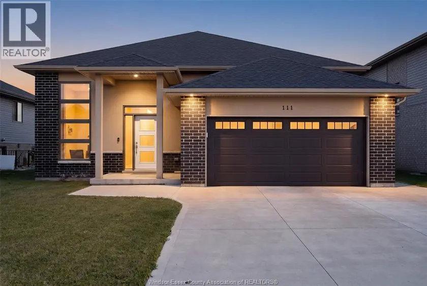 Detached at 111 KINGSBRIDGE DRIVE, Amherstburg
