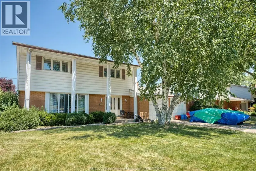 Detached at 2722 SIERRA DRIVE, Windsor