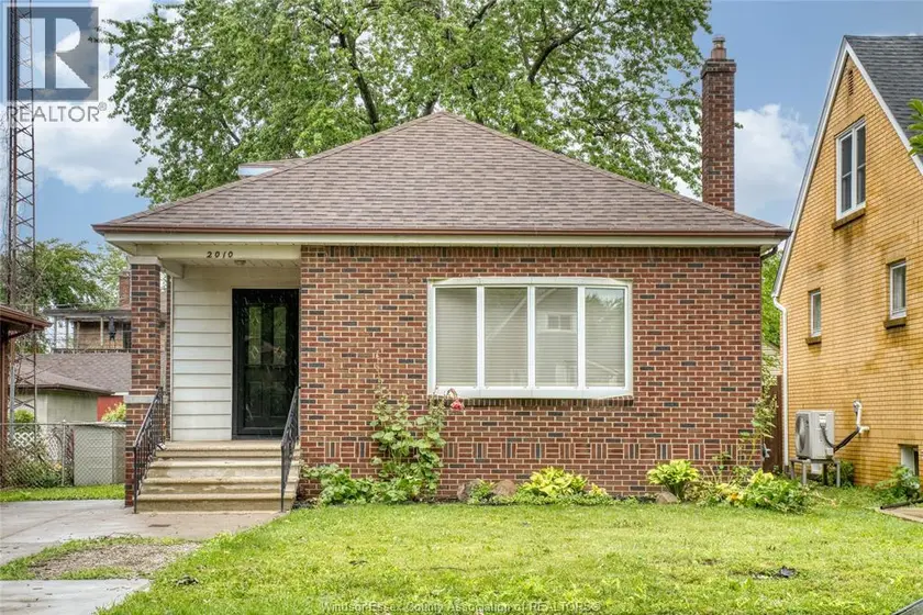 Detached at 2010 OLIVE, Windsor