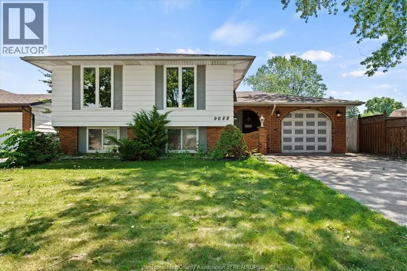Detached at 9688 CHESTNUT DRIVE, Windsor