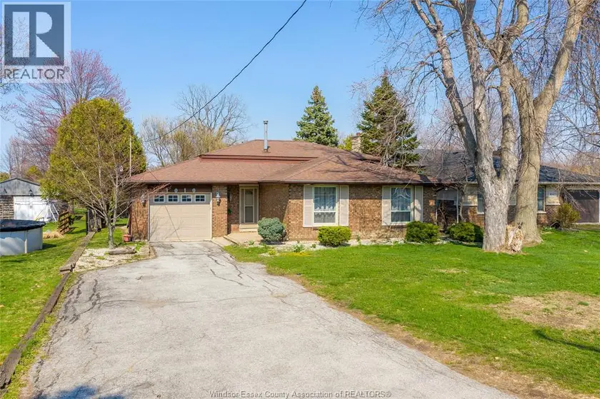 Detached at 1010 COUNTY ROAD 22, Lakeshore