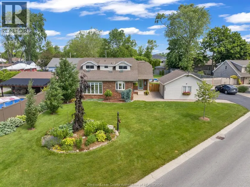 Detached at 320 LAKEVIEW AVENUE, Kingsville
