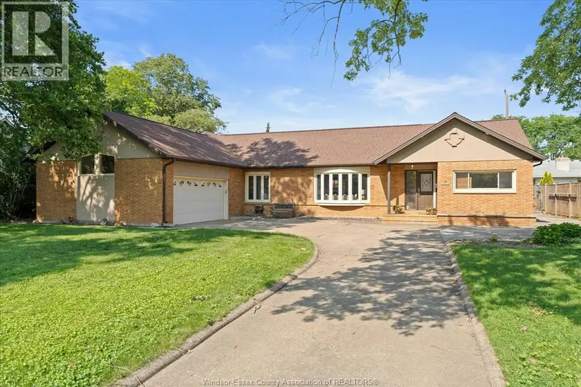 Detached at 3740 OUELLETTE, Windsor