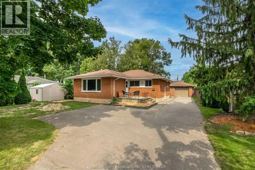 Detached at 71 McFarlane AVENUE, Chatham