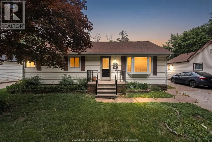 Detached at 2032 FORD BOULEVARD, Windsor