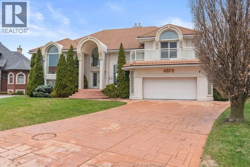 Detached at 4572 LAKE GRANDE COURT, Windsor