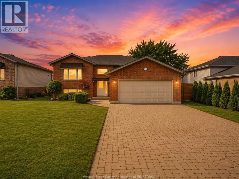 Detached at 890 SOUTHWOOD DRIVE, Lakeshore