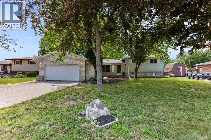 Detached at 371 OAK STREET, Lakeshore