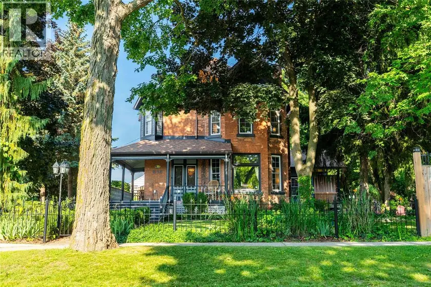 Detached at 213 Vidal St S, Sarnia