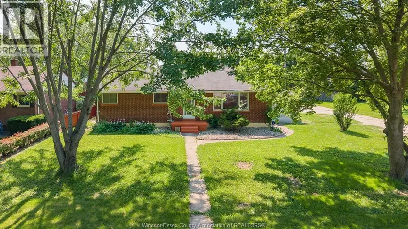 Detached at 2605 ASKIN AVENUE, Windsor