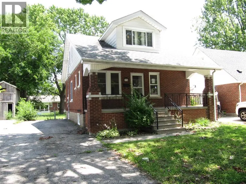 Detached at 958 Edward, Windsor