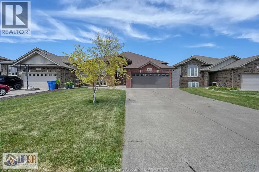 Detached at 422 WELSH, Amherstburg