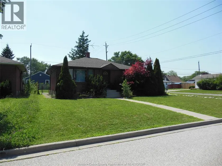 Detached at 1105 HARRISON, Windsor