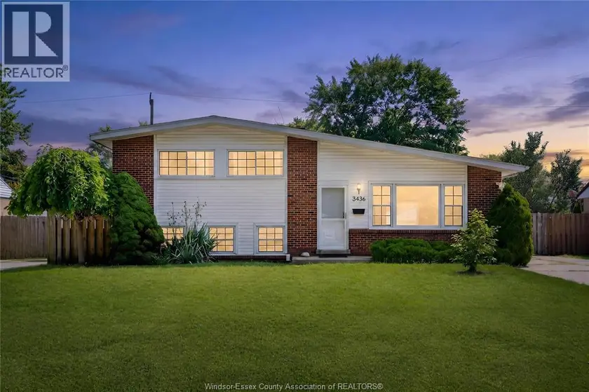 Detached at 3436 Glenwood AVENUE, Windsor