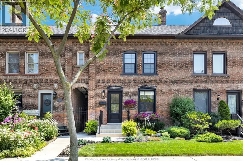 Townhouse at 864 Monmouth ROAD, Windsor