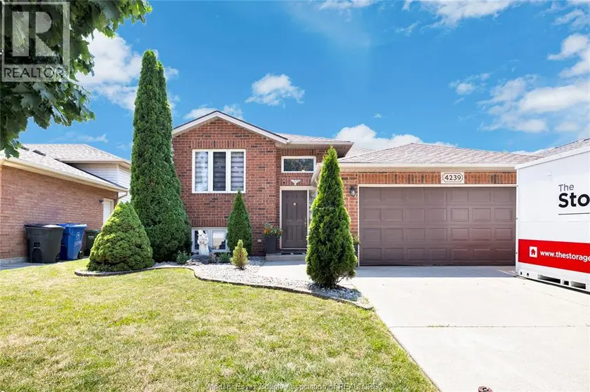 Detached at 4239 MARLO, Windsor