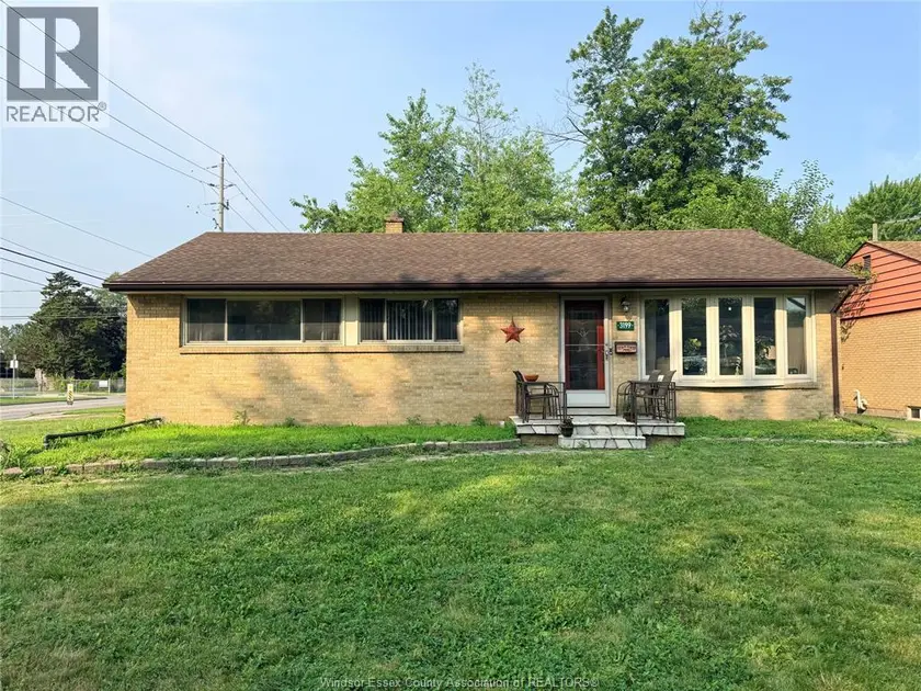 Detached at 3199 MARK, Windsor
