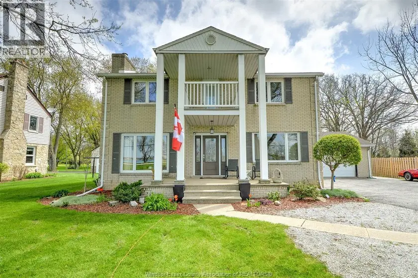Detached at 885 FRONT RD. N., Amherstburg