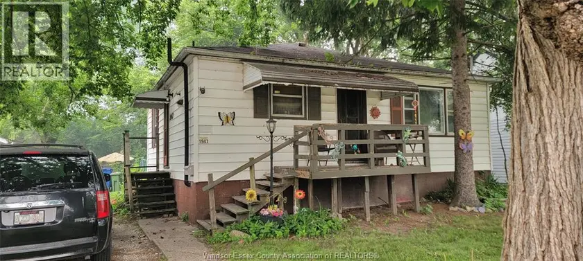 Detached at 1947 FERNDALE, Windsor