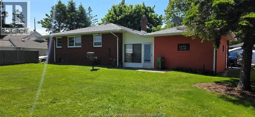 Detached at 113 VICTORY, LaSalle