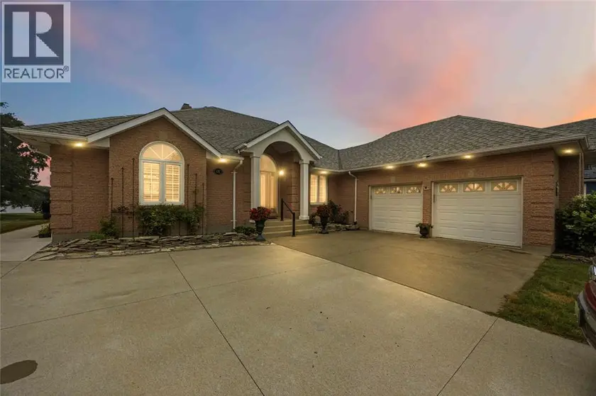 Detached at 4352 LAMBTON LANE, Plympton-Wyoming
