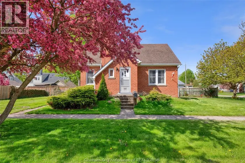 Detached at 17 Grand AVENUE, Wallaceburg