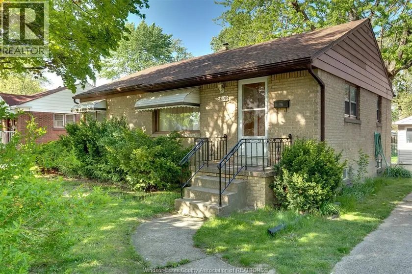 Detached at 3256 DOMINION BOULEVARD, Windsor
