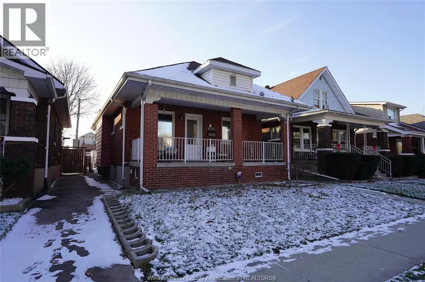 Detached at 1529 ELSMERE AVENUE, Windsor
