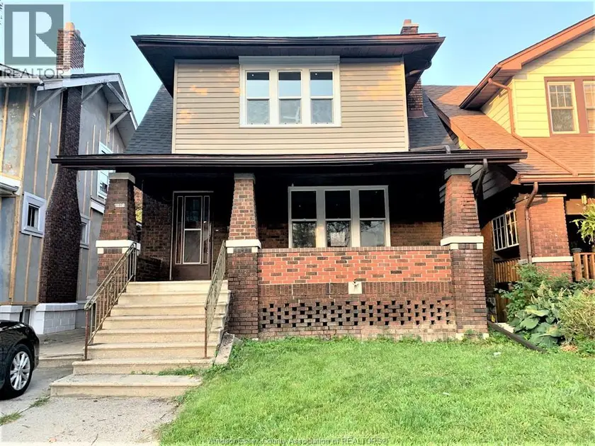 Detached at 1076 DOUGALL, Windsor