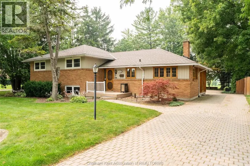 Detached at 15 Detroit DRIVE, Chatham