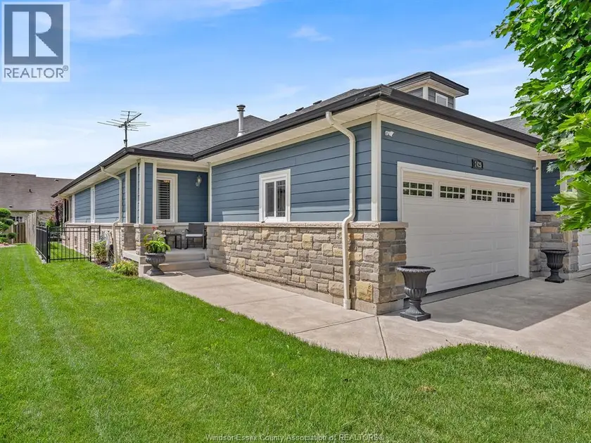 Semi-Detached/Link at 2425 SKINNER, LaSalle
