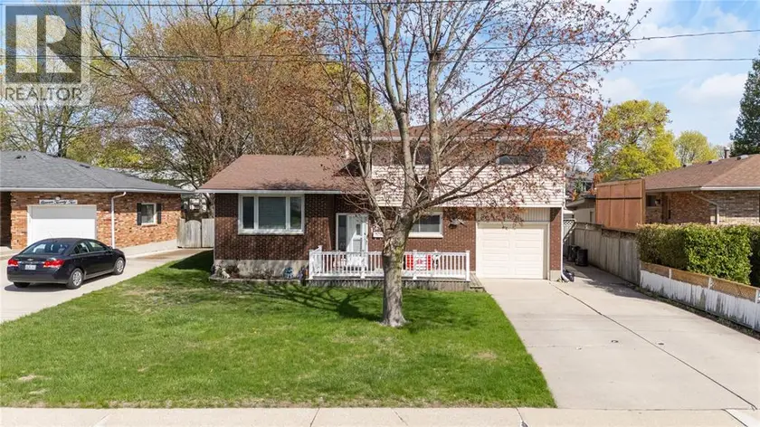 Detached at 1126 Cathcart BOULEVARD, Sarnia