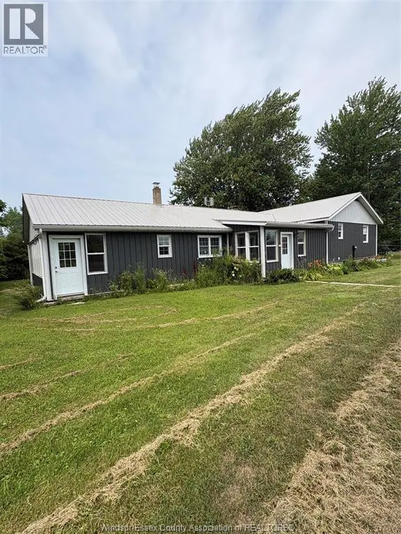 Detached at 949 East West Rd, Pelee Island
