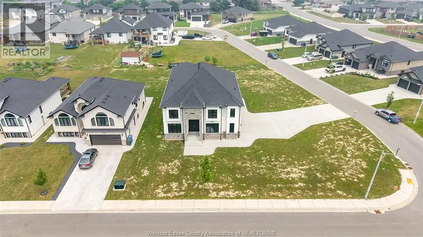 Detached at 116 KINGSBRIDGE DRIVE, Amherstburg