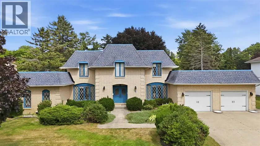 Detached at 8 CRESTWOOD PLACE, Sarnia