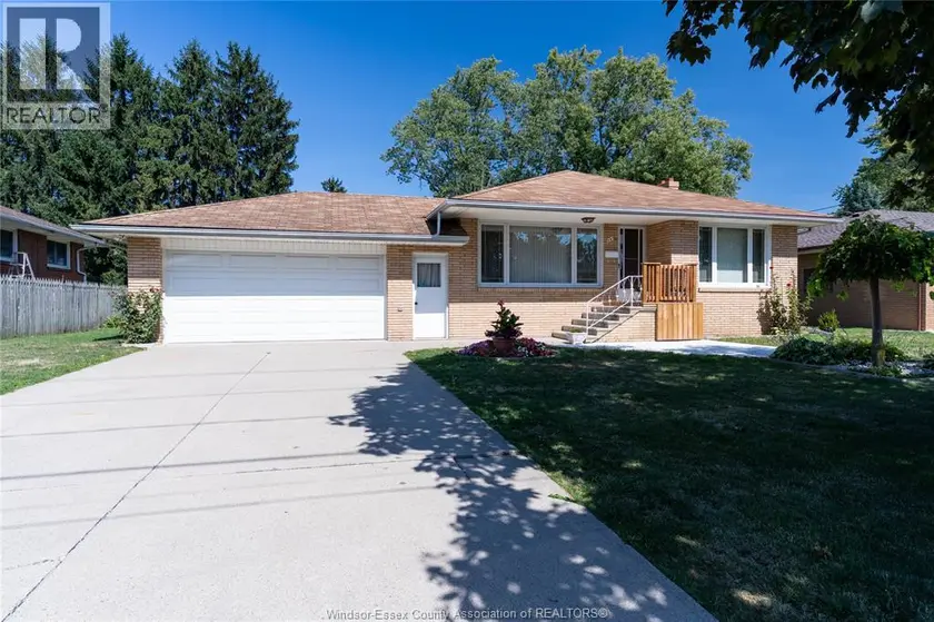 Detached at 760 WALLACE, Windsor
