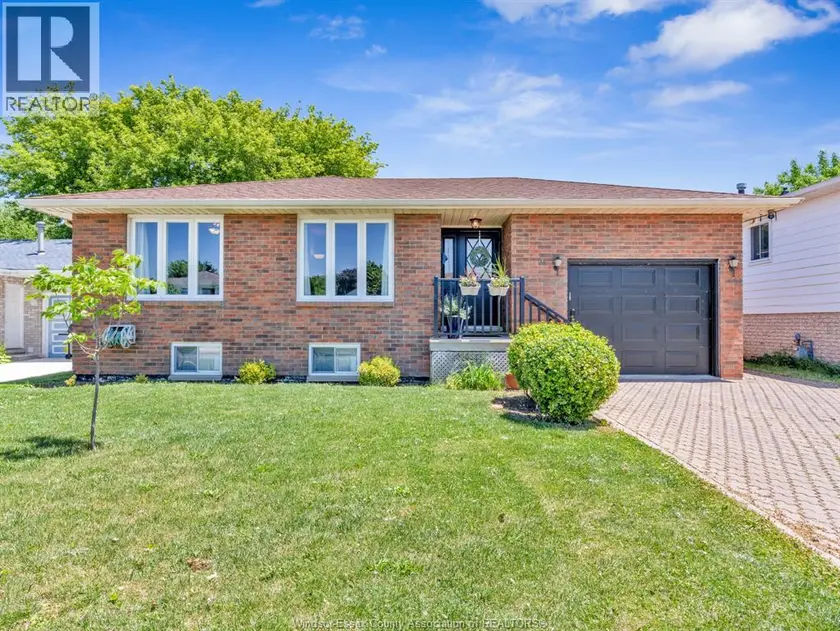 Detached at 24 CAMELOT AVENUE, Leamington