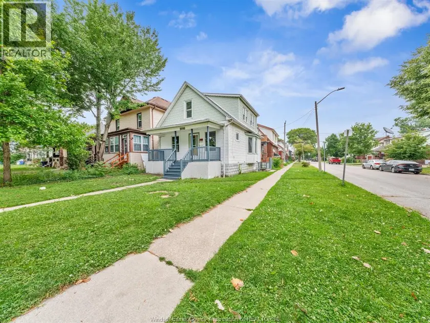 Detached at 1096 HALL, Windsor