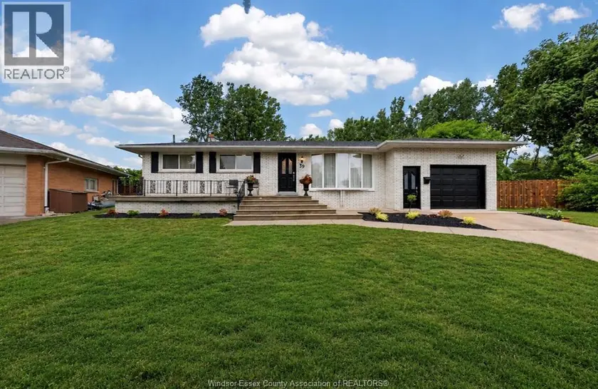 Detached at 39 JOHNSON AVENUE, Leamington