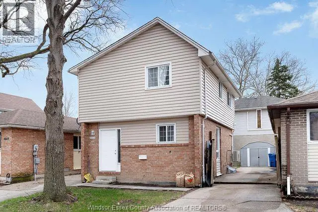 Detached at 8665 DARLINGTON CRESCENT, Windsor
