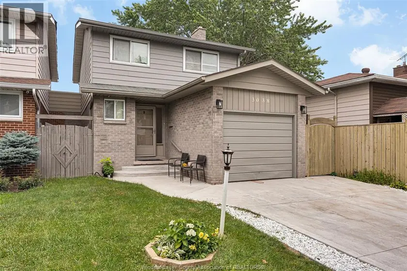 Detached at 3038 BRIMLEY, Windsor