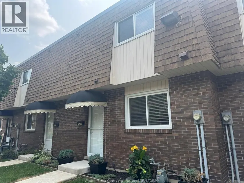 Townhouse at 5458 LASSALINE AVENUE, Windsor