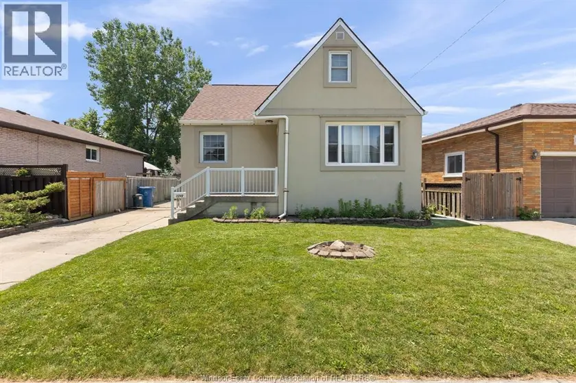 Detached at 1249 WESTCOTT, Windsor