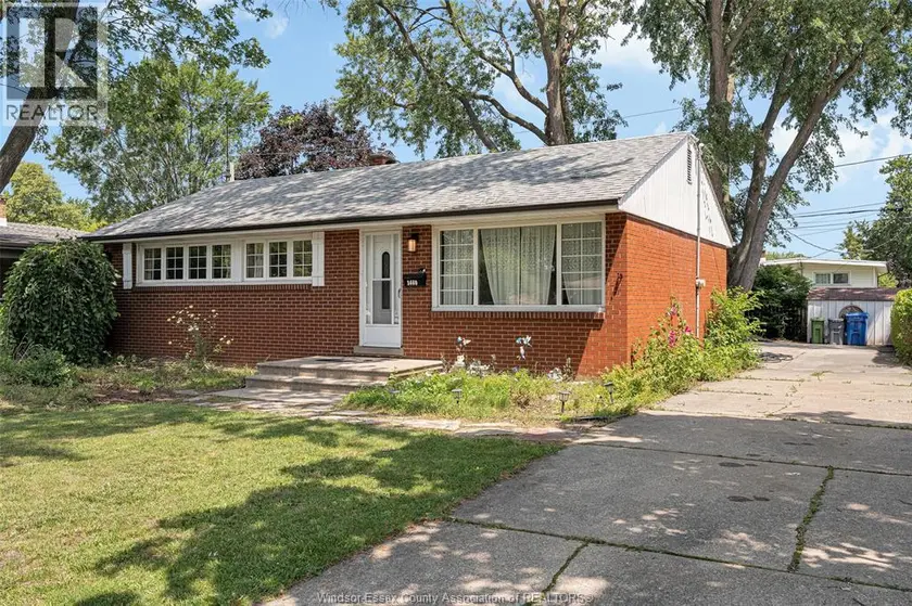 Detached at 3660 ROXBOROUGH, Windsor