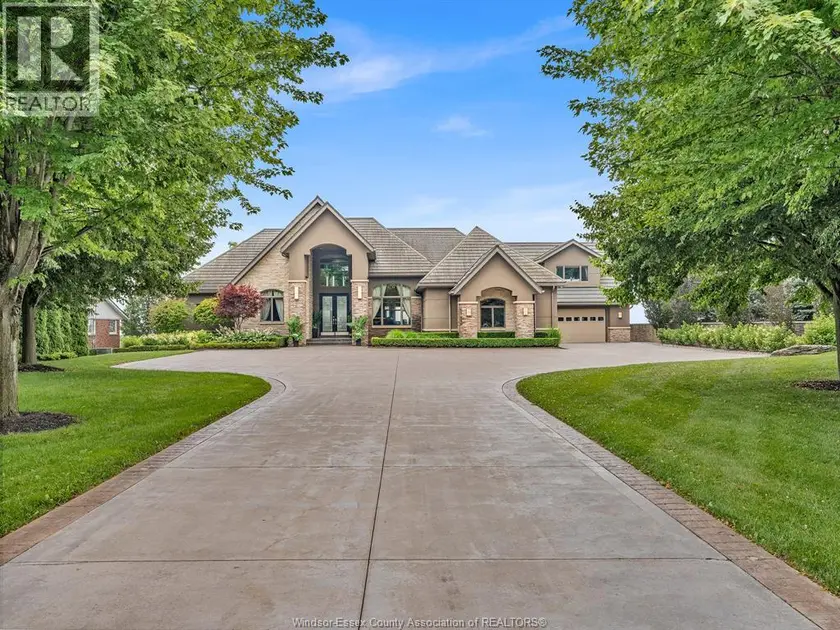 Detached at 320 Seacliff DRIVE West, Leamington