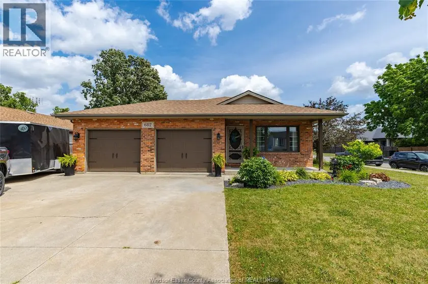 Detached at 682 RICHMOND, Amherstburg