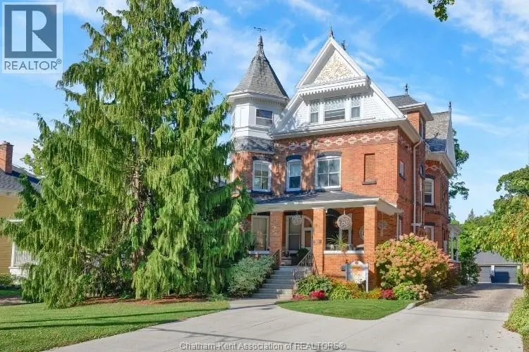 Detached at 325 Wellington STREET West, Chatham