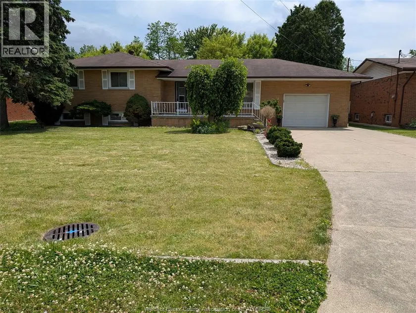 Detached at 1867 KENT, Windsor